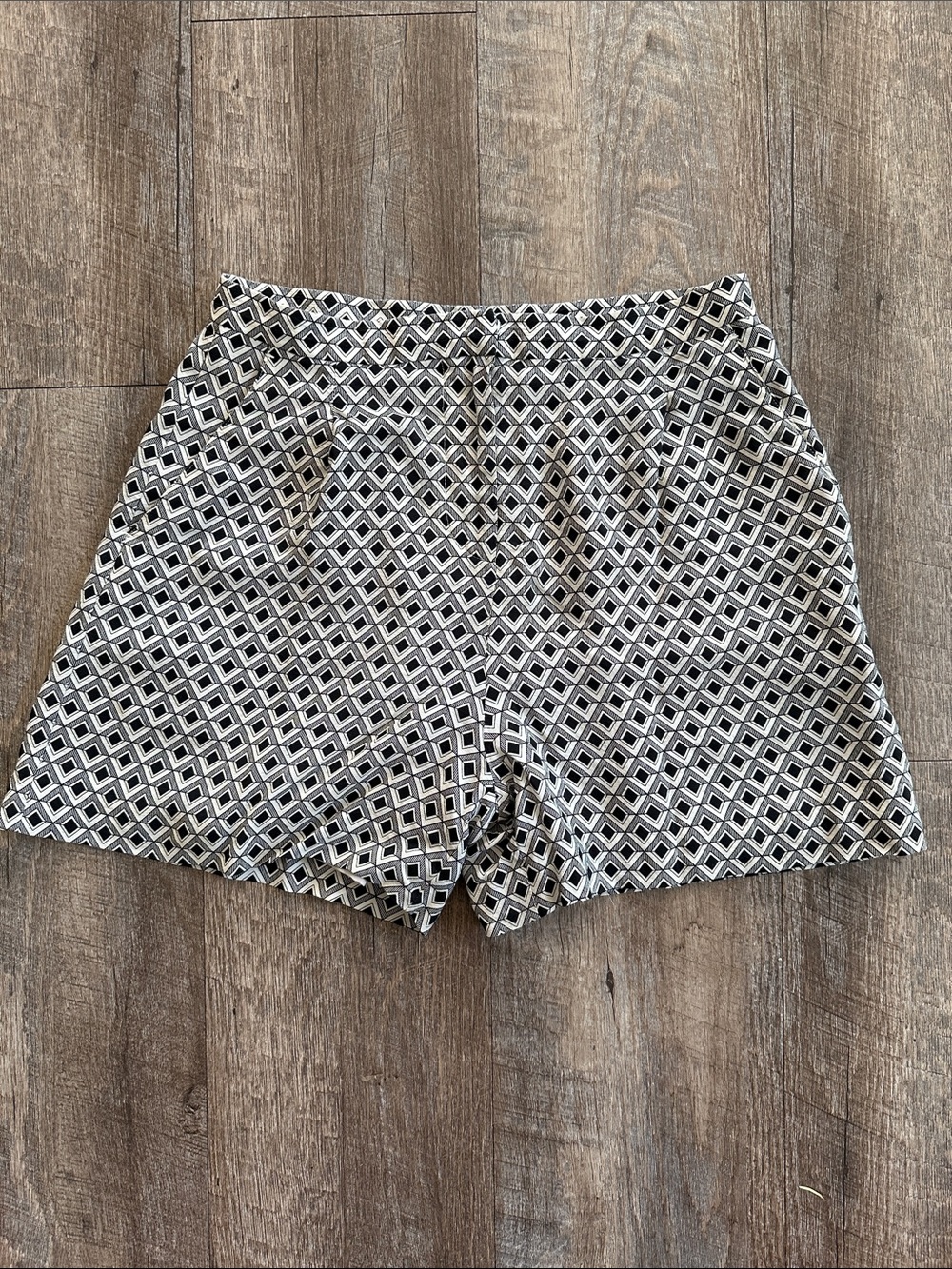 Reiss Black and White Geometric 100% Silk Print Shorts Size 6